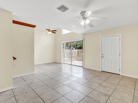 2nd image of 1567 39TH Avenue #Q4