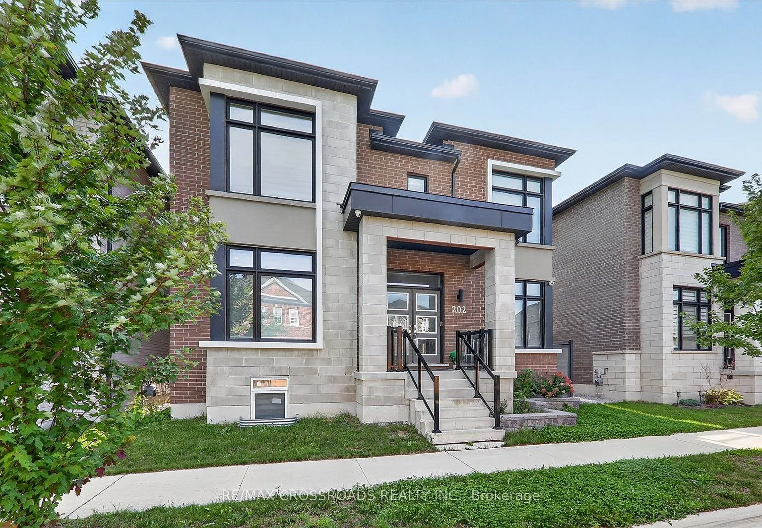 4 bed, $3,985 — Photo 2