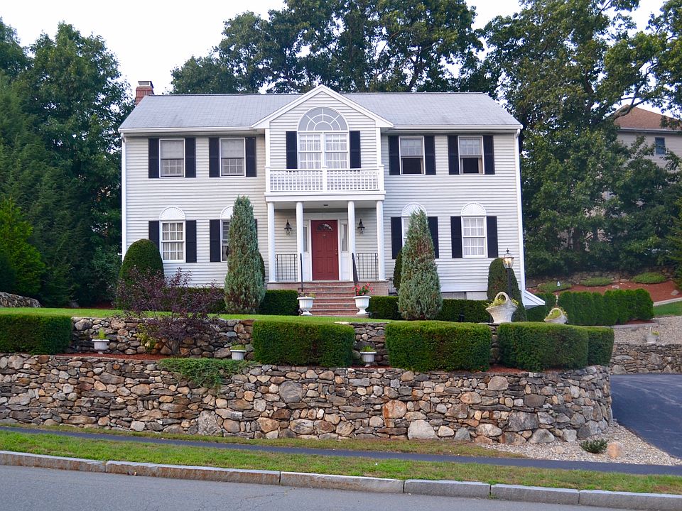 1st image of 35 Roseanna Park Dr