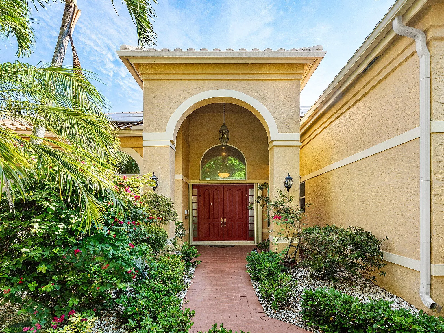 5 bed, 6.0 bath, 5543 sqft, $10,000 — Photo 4