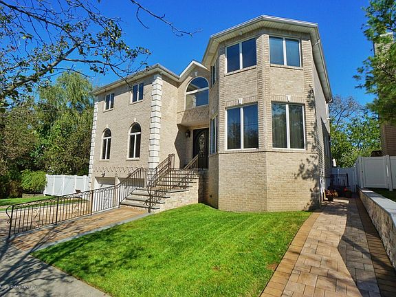 5th image of 125 Goff Ave