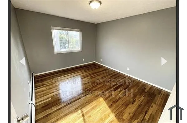 Building Photo - 1921 Maple Ave #8