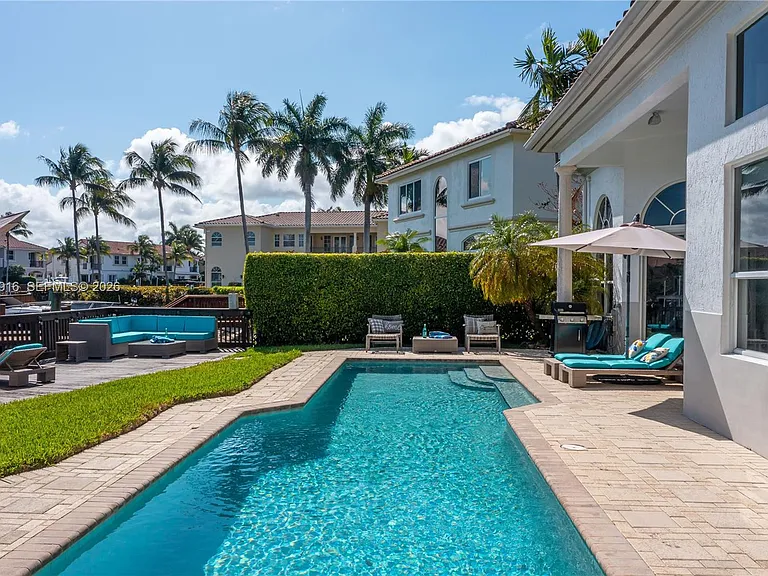 954 Sanibel Dr — Photo 37