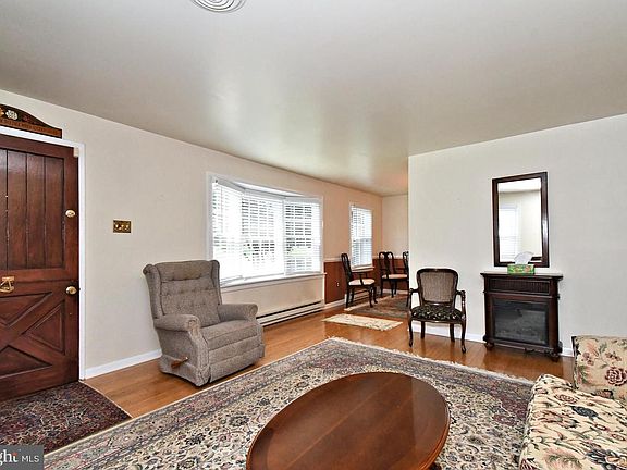 5th image of 2829 Jenkintown Rd