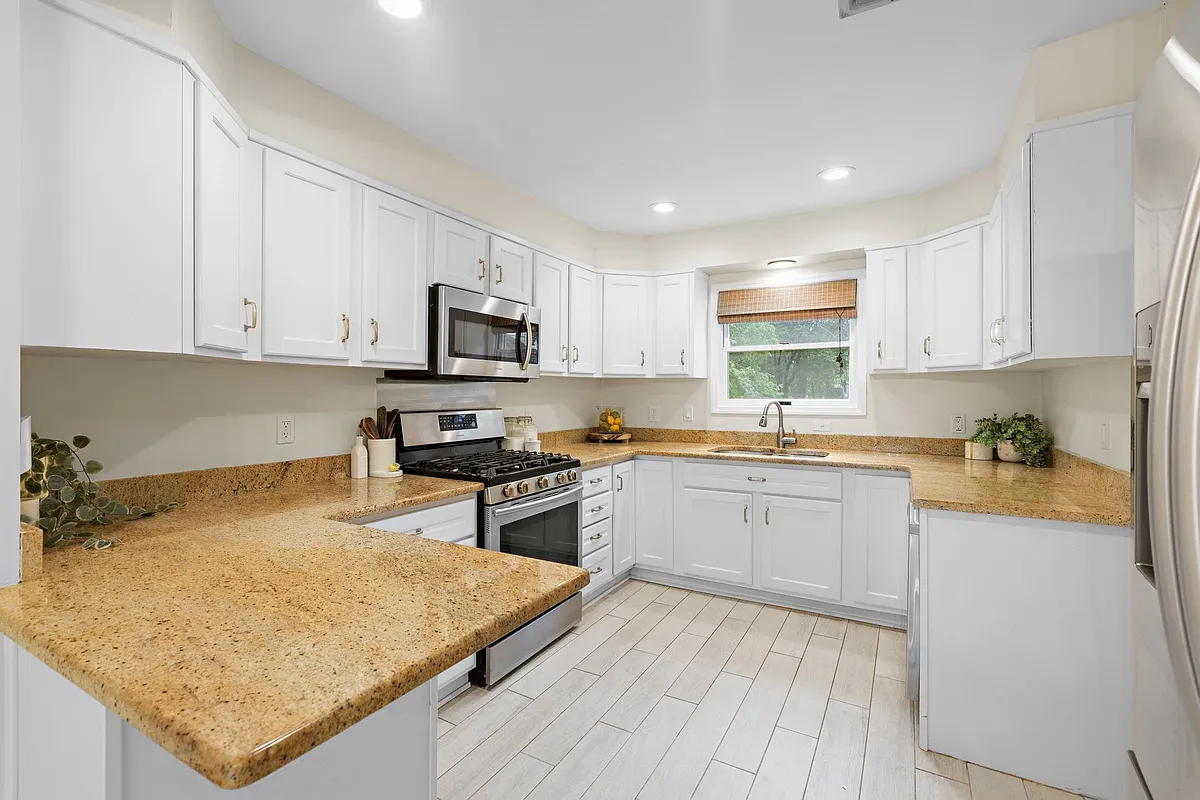 Building Photo - 363 Vesta Ct