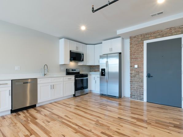 2202 S Lombard Ave #207