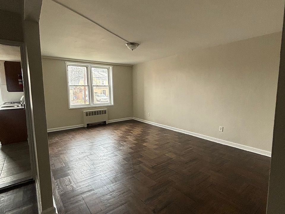 2nd image of 103 Chancellor Ave #B25