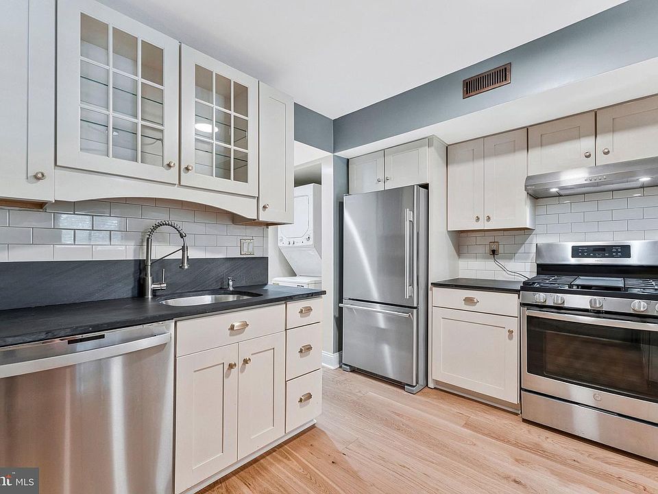 1st image of 2074 Royal Fern Ct #33/22B