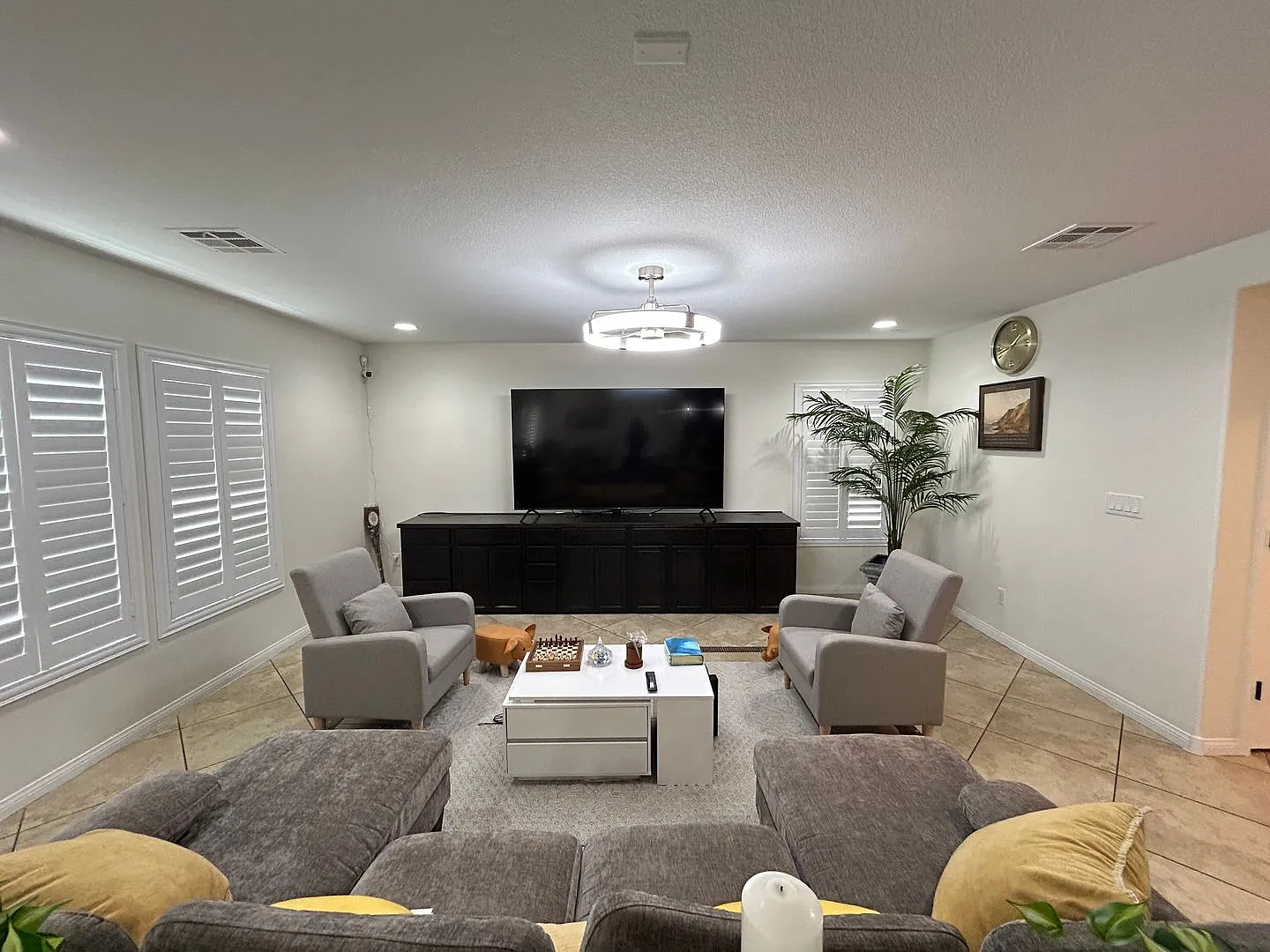 Fully Furnished 4 Bedroom 2.5 Home! — Photo 4