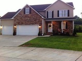 385 Glen Oaks Ct, Hurricane, WV 25526