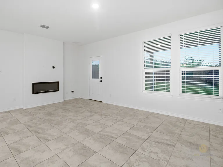 11414 Amberina — Photo 19