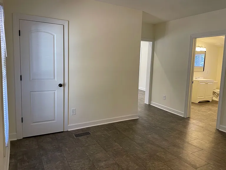 1125 N Main St — Photo 8