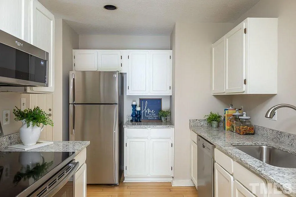 3 bed, 1229 sqft, $1,850 — Photo 2