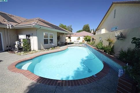 3rd image of 1339 E Seeger Ave