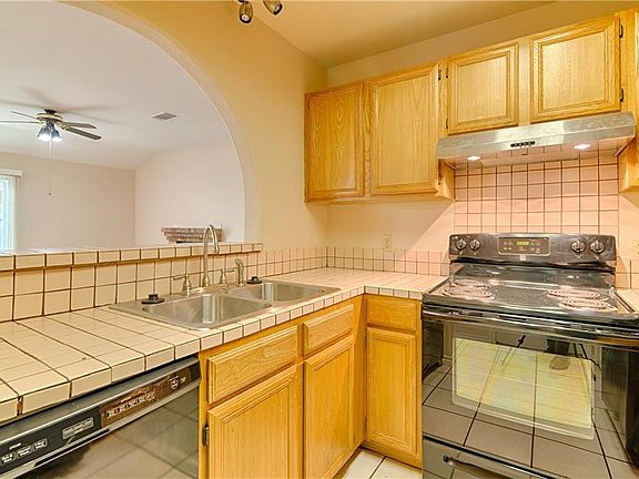 4th image of 2630 Gwendolyn Ln APT A
