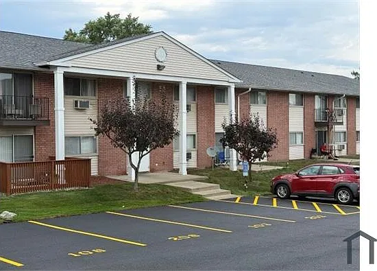 690 Marilyn Ave #206