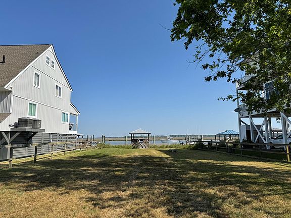 4th image of 3738 Docksite Rd