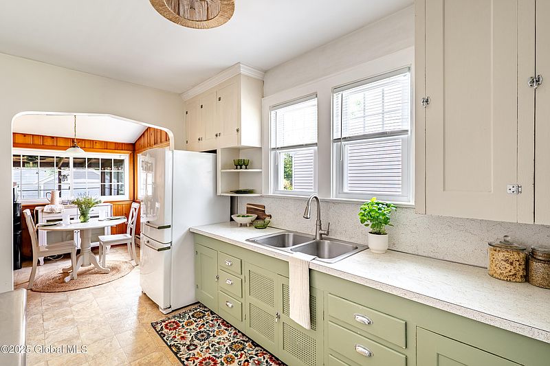 5th image of 407 Glen Avenue