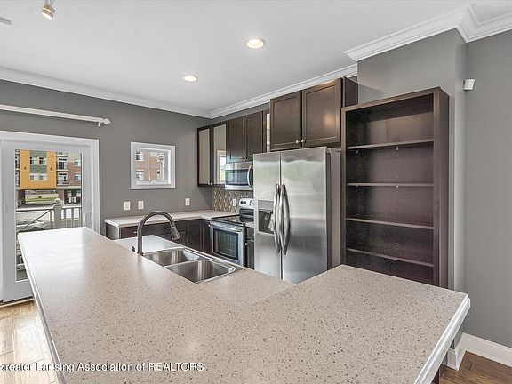 5th image of 310 Hillcrest Ave