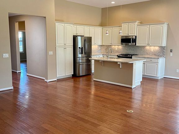 3rd image of 5239 N TONOPAH Drive