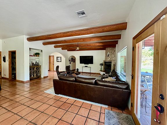 5th image of 947 S Bill Martin Dr