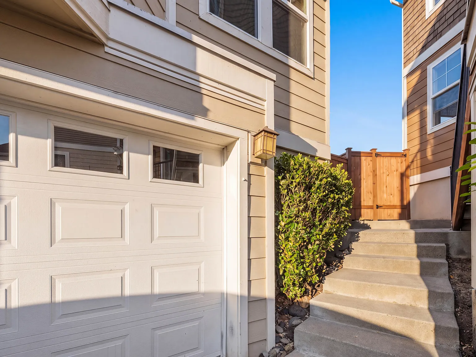 2 bed, 2.5 bath, 1232 sqft, $3,350 — Photo 2