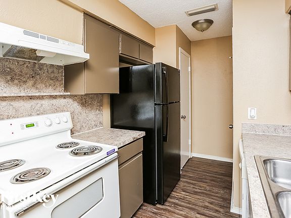 5th image of 14832 Green Valley Dr