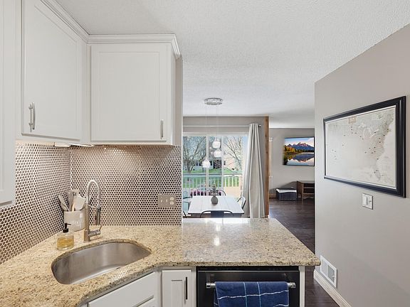 4th image of 4126 Goldenrod Ln N
