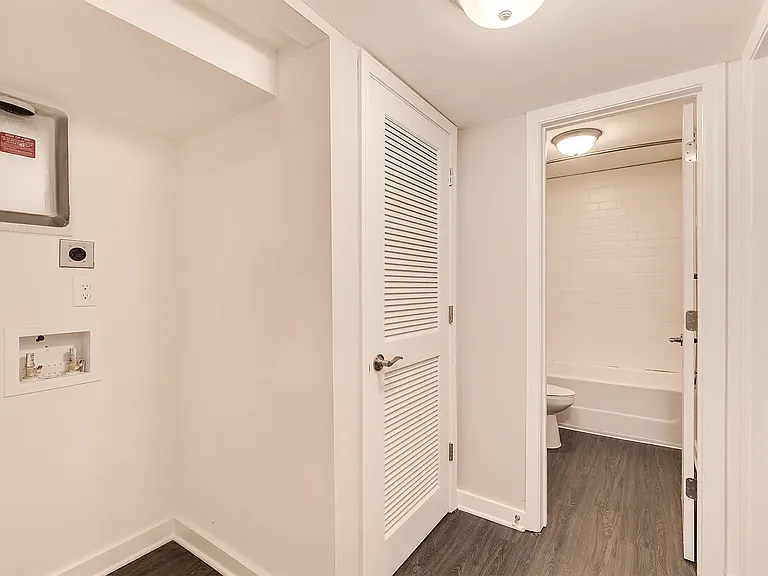 1097 Westview Dr SW #5 — Photo 8