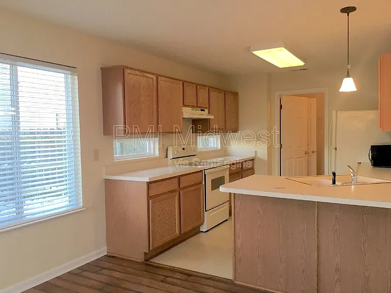 736 Pine Lake Dr — Photo 6