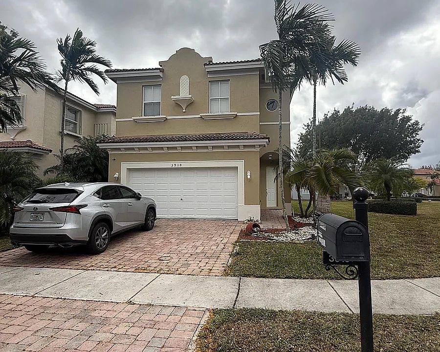 1st image of 3910 NE 13th Dr