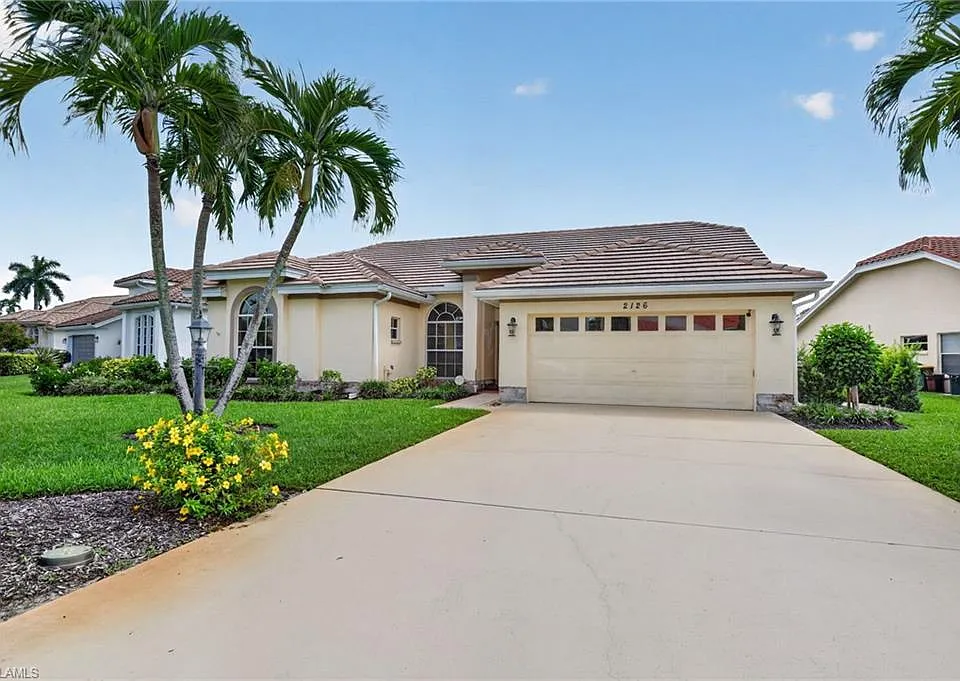 2126 E Crown Pointe Blvd