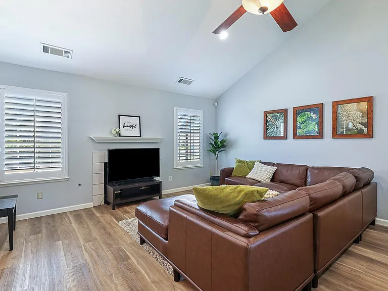 8735 N Cedar Ave #109 — Photo 5