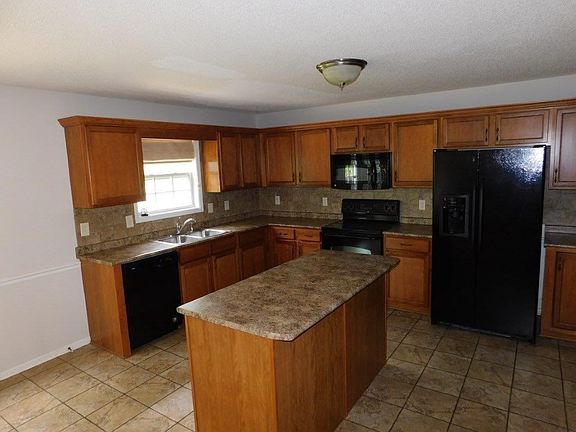 4th image of 1411 Addison Dr