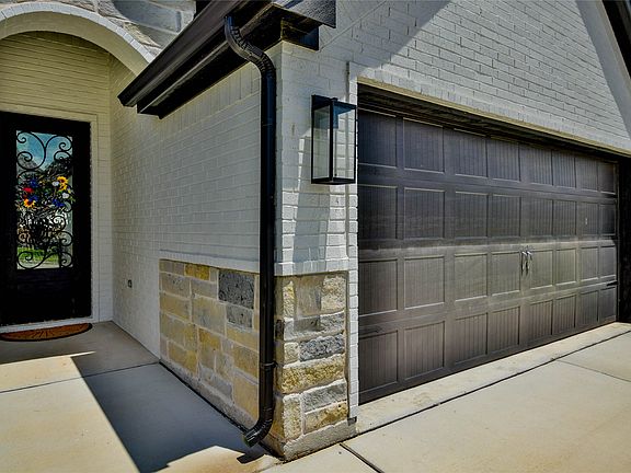 2nd image of 1453 Highland Park Cir