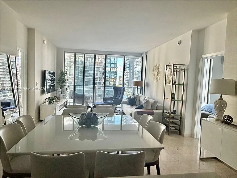 88 SW 7th St #1109 — Photo 14