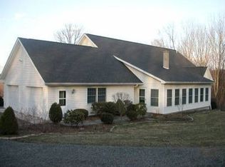 125 Sterling Gardens Dr, Moscow, PA 18444