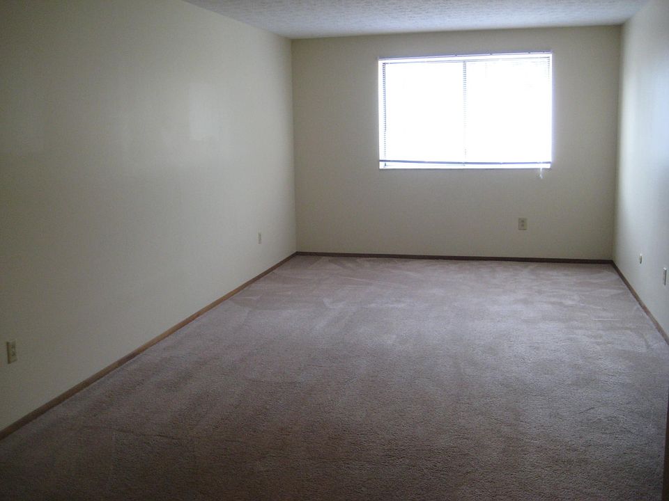 Spacious living room