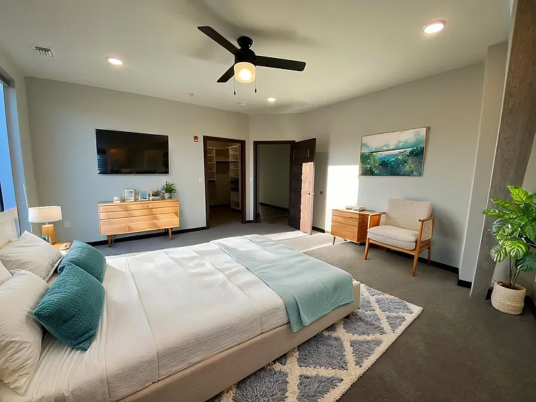 201 N Riverfront Dr — Photo 17