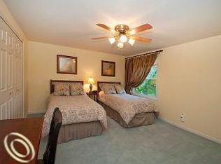 19815 Norwich Rd, Livonia, MI 48152