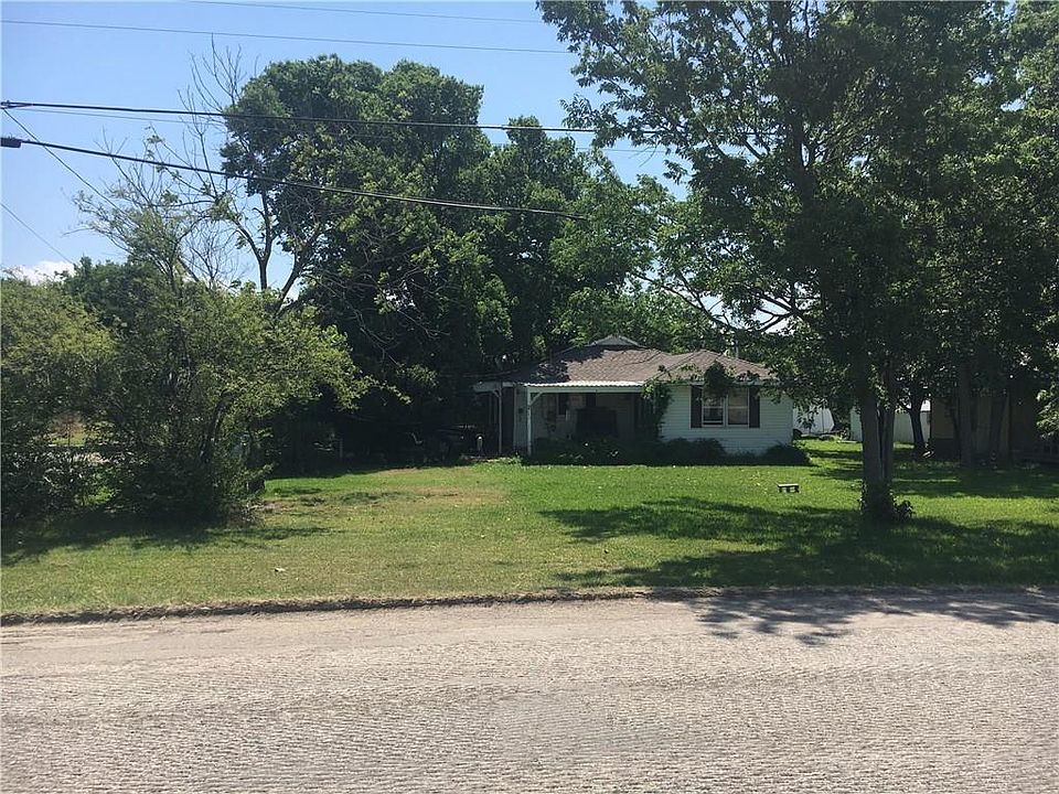 1st image of 702 Lynda Ln
