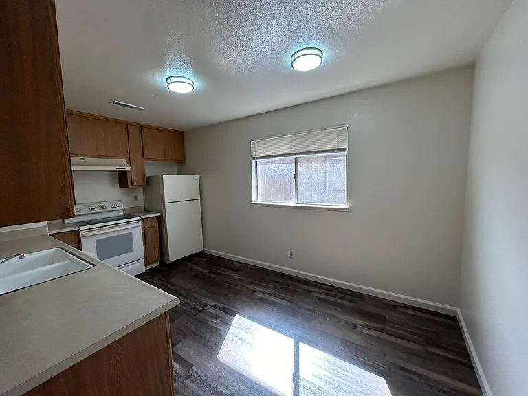 134 S Parsons Ave #F — Photo 7