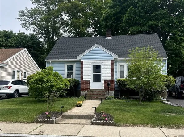 11 Hartlawn Rd, West Roxbury, MA 02132