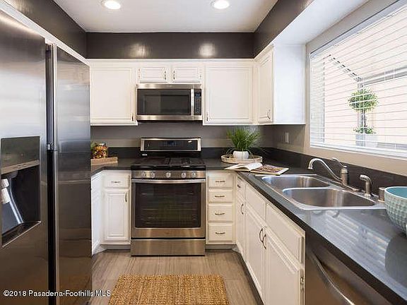 2nd image of 254 N Mar Vista Ave Unit 5