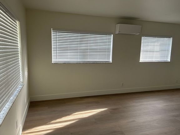 3rd image of 534 SW 11th Ct