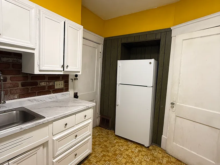 1890 Mannering Rd #1 — Photo 2