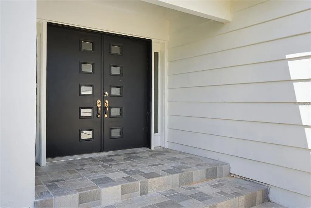 3 bed, 2.0 bath, 1755 sqft, $3,999 — Photo 4