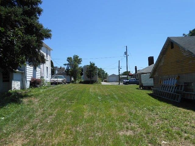 1st image of 230 Queisner Ave