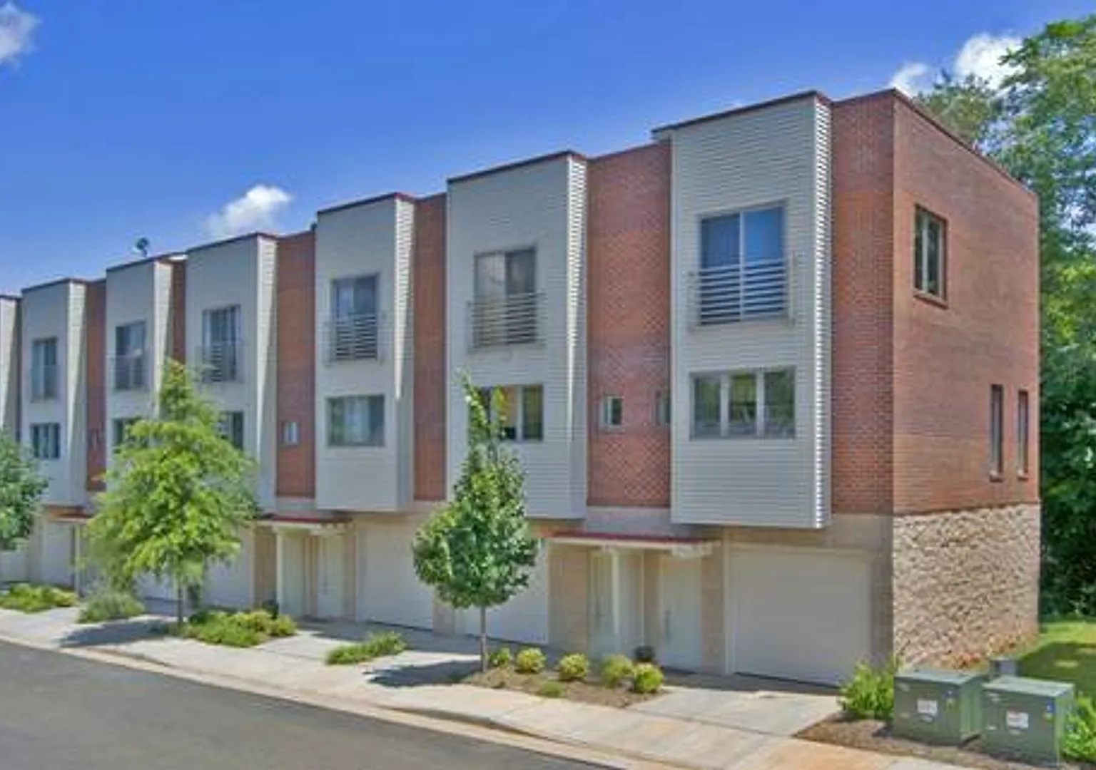 1013 Linden Avenue- X **Price Reduction — Photo 1