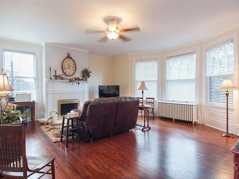 220 Graham St — Photo 12